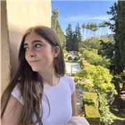 Estudiante de Derecho. Cursé Bachillerato de ciencias sociales con doble titulación Bachibac (bachillerato francés).